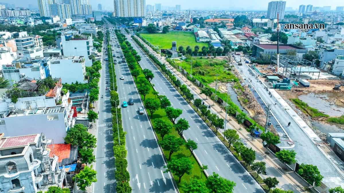 Các kỹ sư giám sát thi công