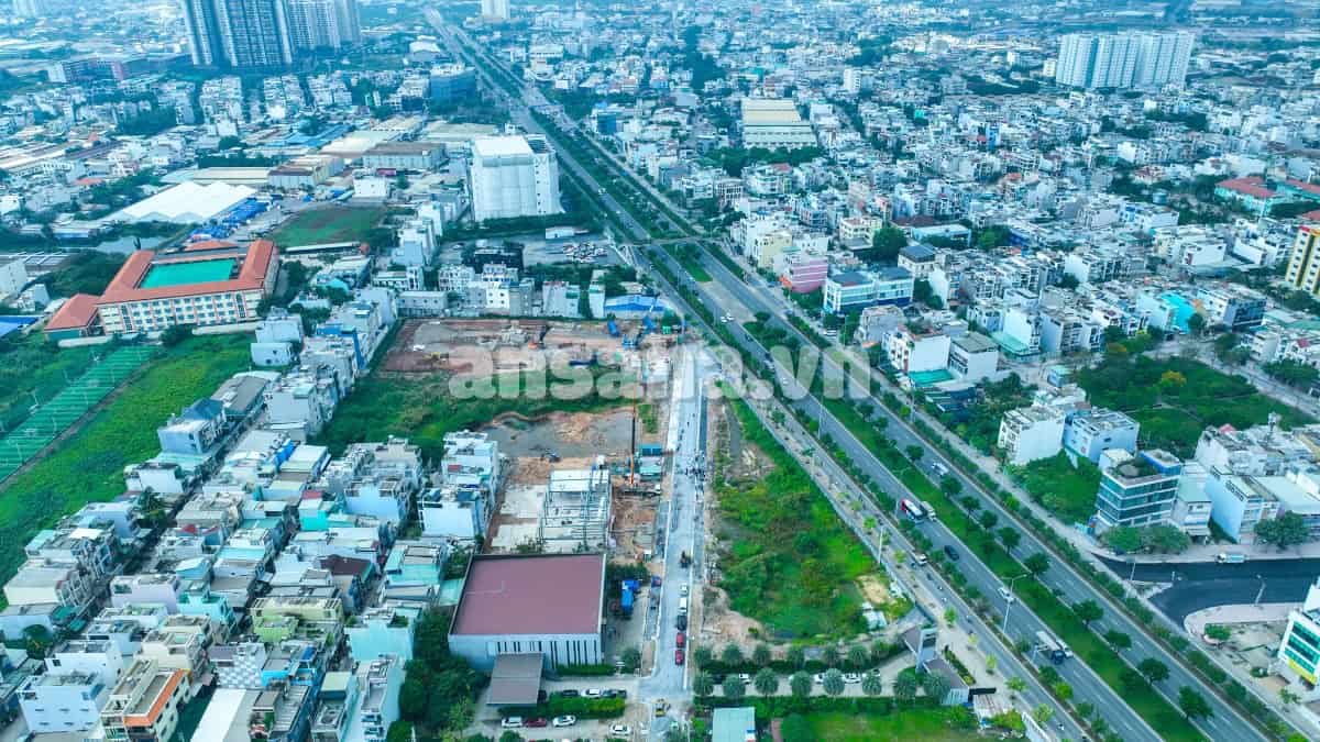 Đội ngũ kỹ sư và công nhân đang triển khai hạ tầng móng cho block Stella 69 dự án Ansana by Kita.