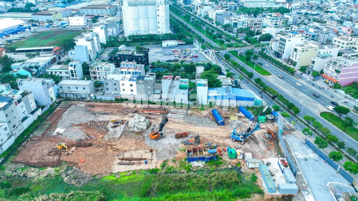 Hệ thống rào chắn dự án Ansana by Kita mặt tiền Võ Văn Kiệt được thay đổi diện mạo mới sang trọng.