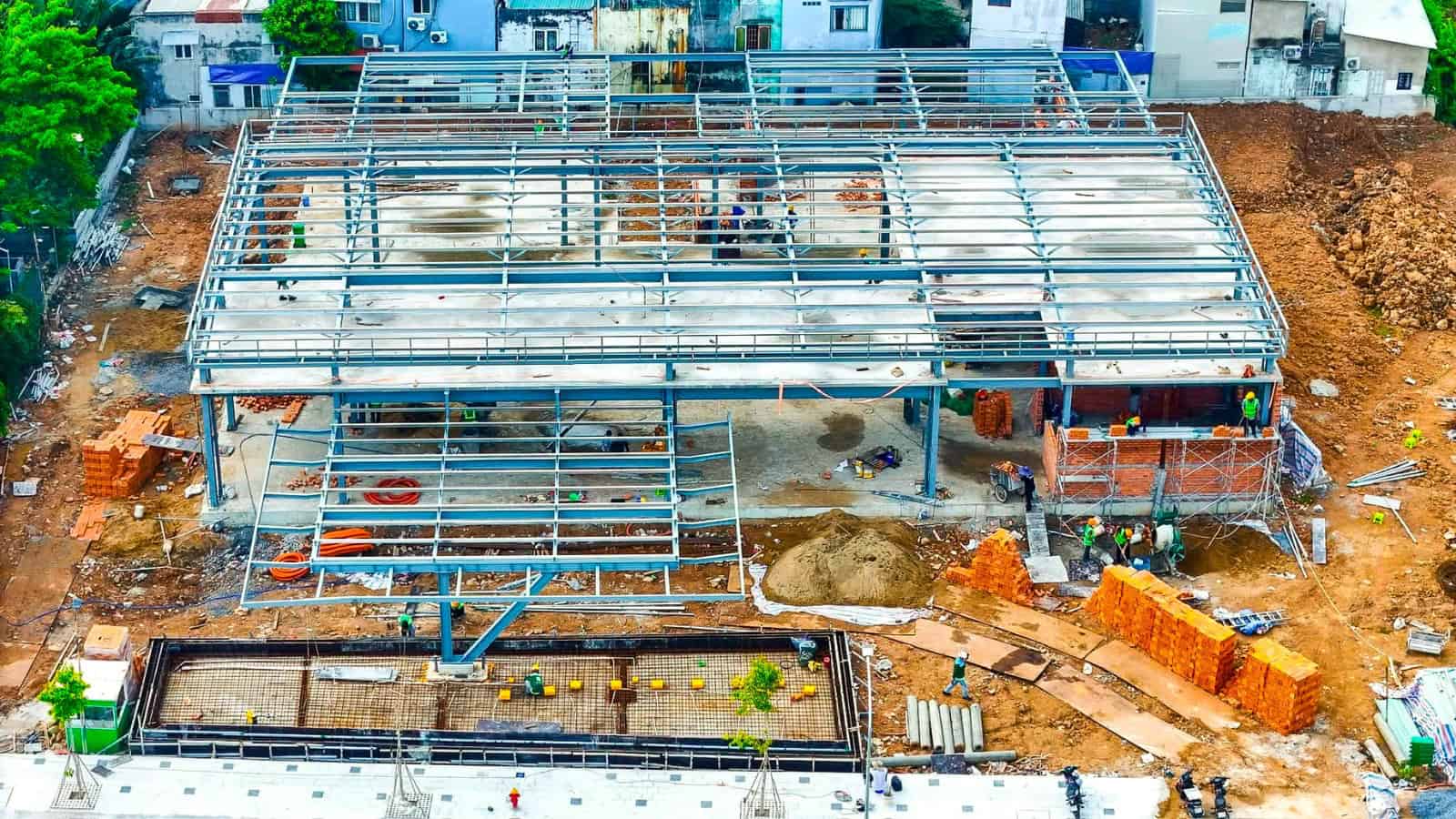 Khu vực Sales Gallery đang trong giai đoạn hoàn thiện mặt ngoài.